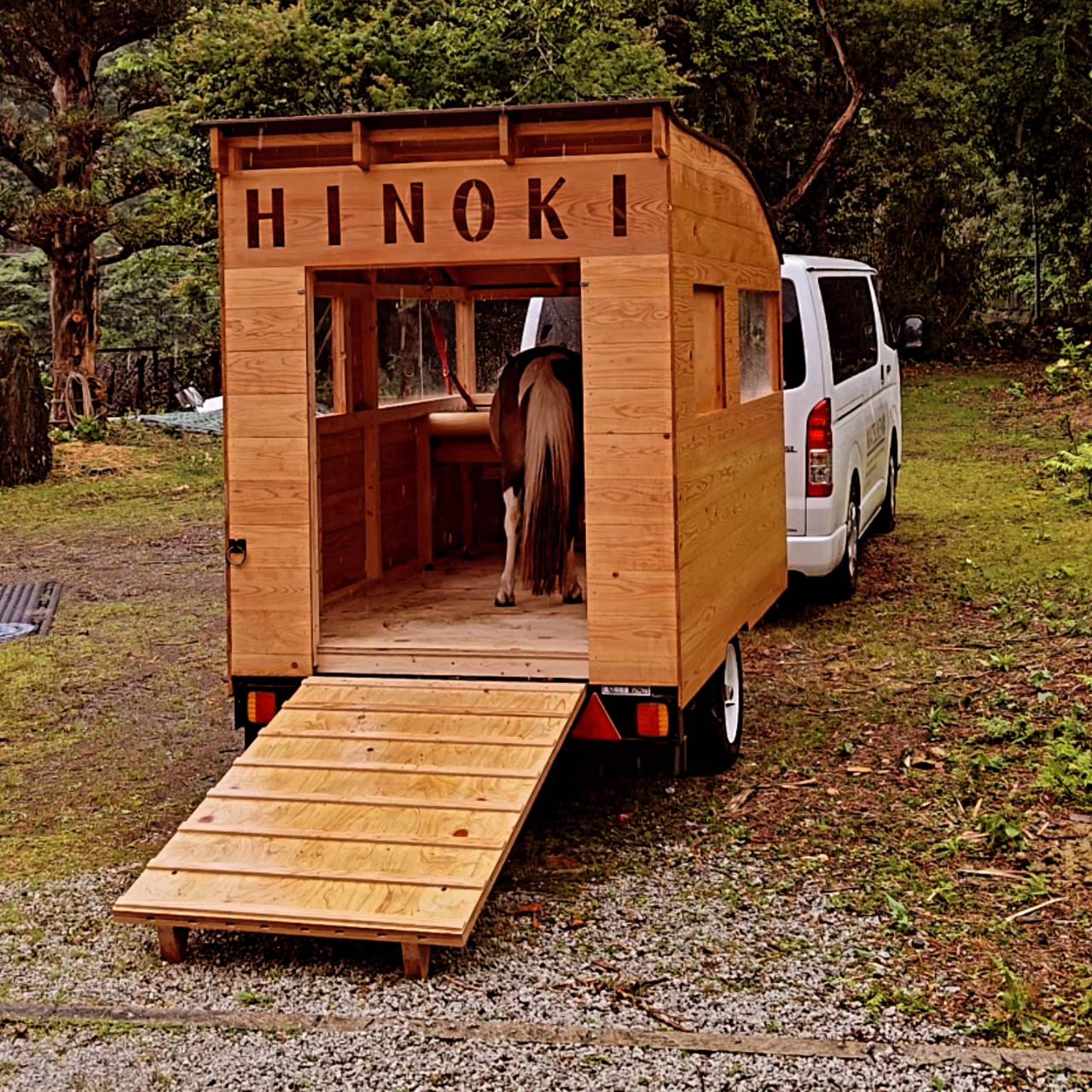 遠出用と近場用の馬運車を施工 アイキャッチ画像